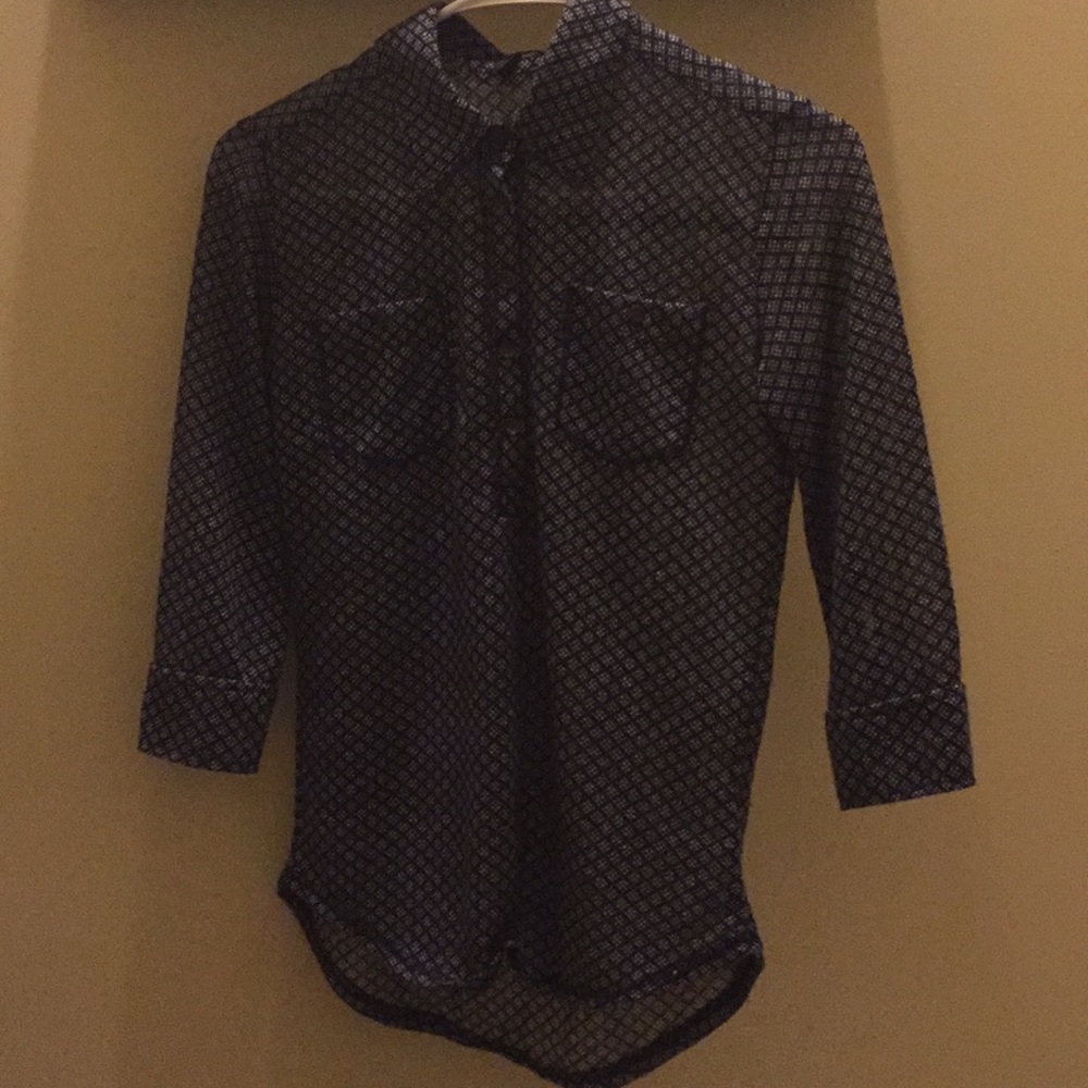 Collared dark blue quarter sleeve shirt